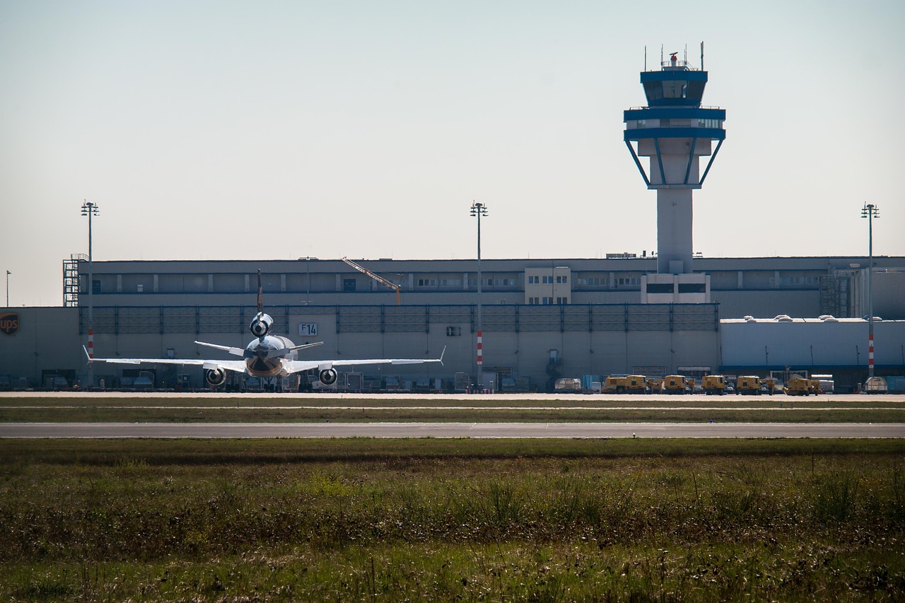 探索现代航空运输脉搏，机场航班实时动态解析