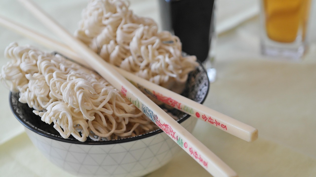 电影拉面之旅，品味美味面食，探寻电影独特魅力